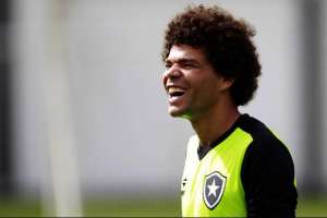 Tem espaço? Palmeiras acerta detalhes com empresário para contratar meia do Botafogo