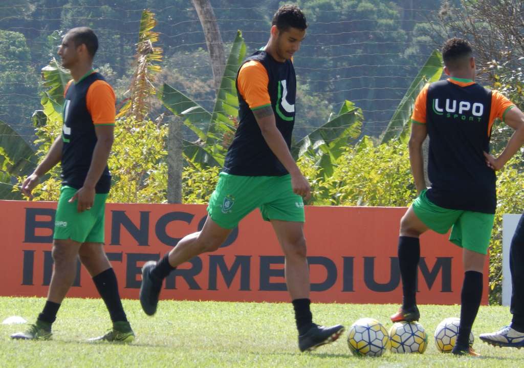 Michael atuou pelo América-MG por empréstimo no último Brasileirão