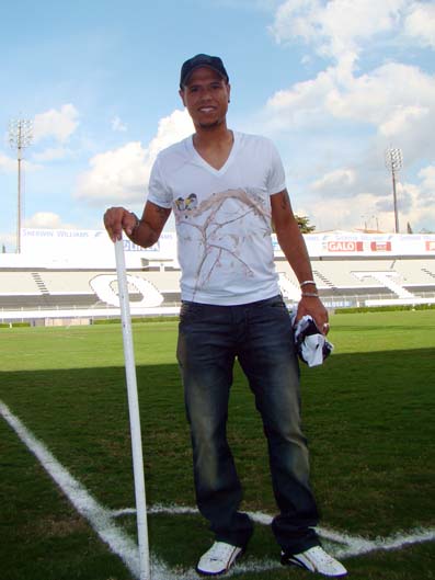 Luis Fabiano aguarda a liberação na China para decidir se volta ou não para a Ponte