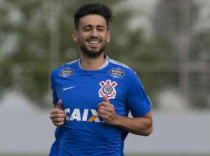 Volante do Corinthians desmente interesse do Sport e garante foco no título estadual
