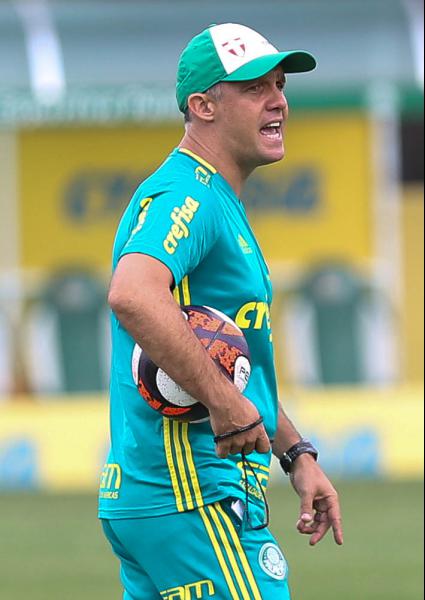 Eduardo Baptista promete chance a todos no Palmeiras 