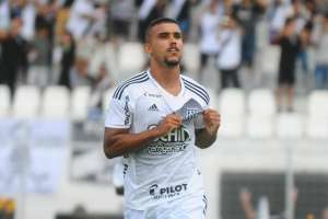 Ponte Preta cede e Corinthians praticamente se acerta com Pottker