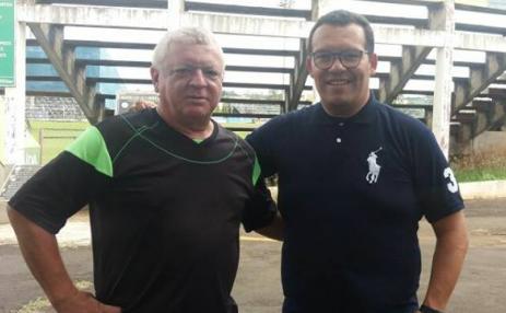 Mauri Jr (à esquerda) e Luciano Luiz (diretor da Aceisp) em visita na região de Matão