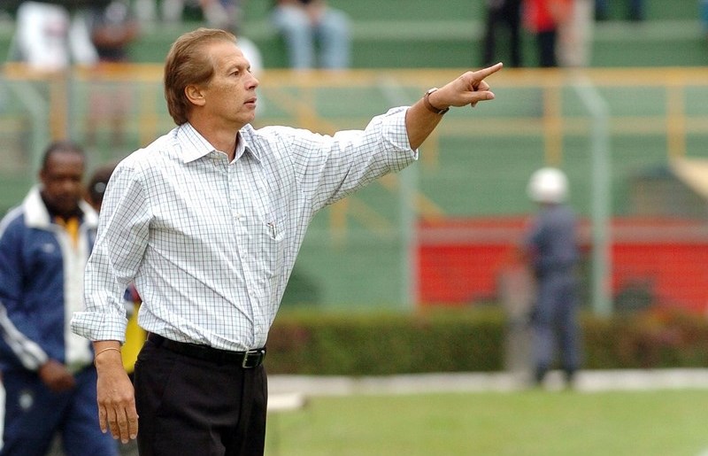 Emerson Leão largou a função de treinador e hoje tenta ajudar a Portuguesa como diretor