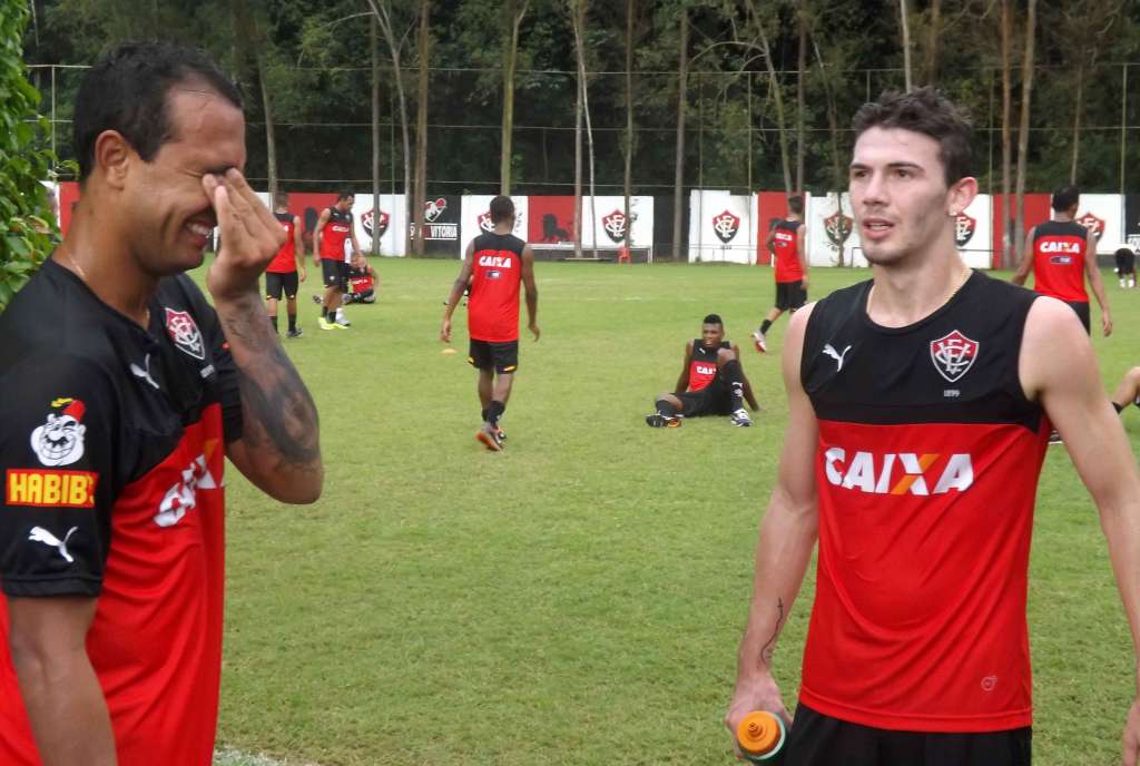 Luiz Gustavo, à direita, foi emprestado do Palmeiras ao Munique