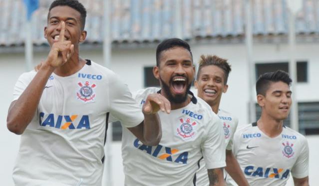 Carlinhos, artilheiro com 8 gols, lidera a garotada do Timão na Copa SP