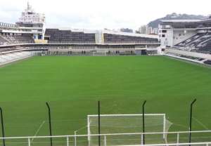 Parte de arquibancada da Vila Belmiro cai, mas ninguém fica ferido