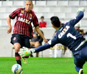 Sidcley, do Atlético-PR, alega problemas particulares e descarta acerto com a Ponte Preta