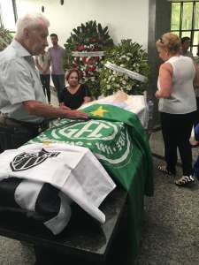 Ídolo do Guarani, Carlos Alberto SIlva é enterrado em Belo Horizonte
