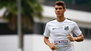 Em recuperação de lesão, Gustavo Henrique faz leve físico no Santos