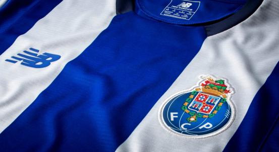 Técnico foi bicampeão pelo Porto e homenageado pelo clube português