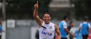 Recuperado de caxumba, Ricardo Oliveira se reapresenta ao Santos
