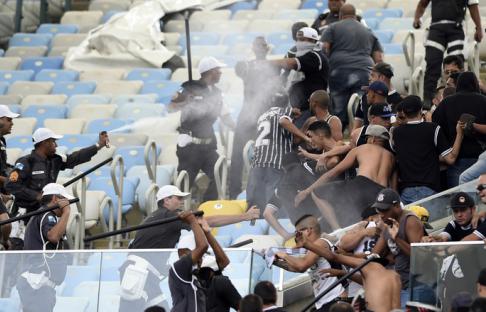 Corintianos brigaram com a PM no ano passado