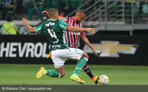 Gaúcho: Sem ser aproveitado no São Paulo, Carlinhos se aproxima do Internacional