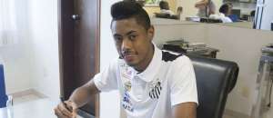 Santos encerra novela e ex-atacante do Goiás assina por quatro anos