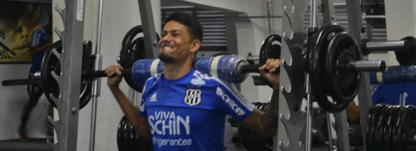 Lucca chegou do Corinthians com disposição, deu malho nos treinos e ganhou condição de titular