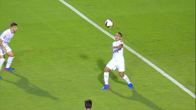 Hernández marcou um belo gol de bicicleta pelo Santos