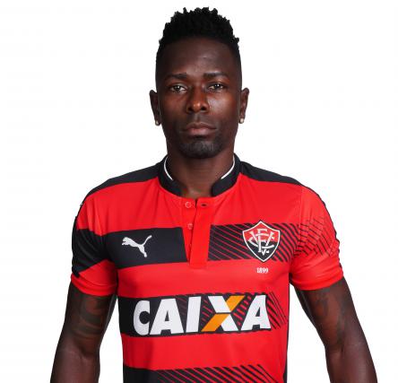 Kanu foca em estreia oficial no Vitória em 2017
