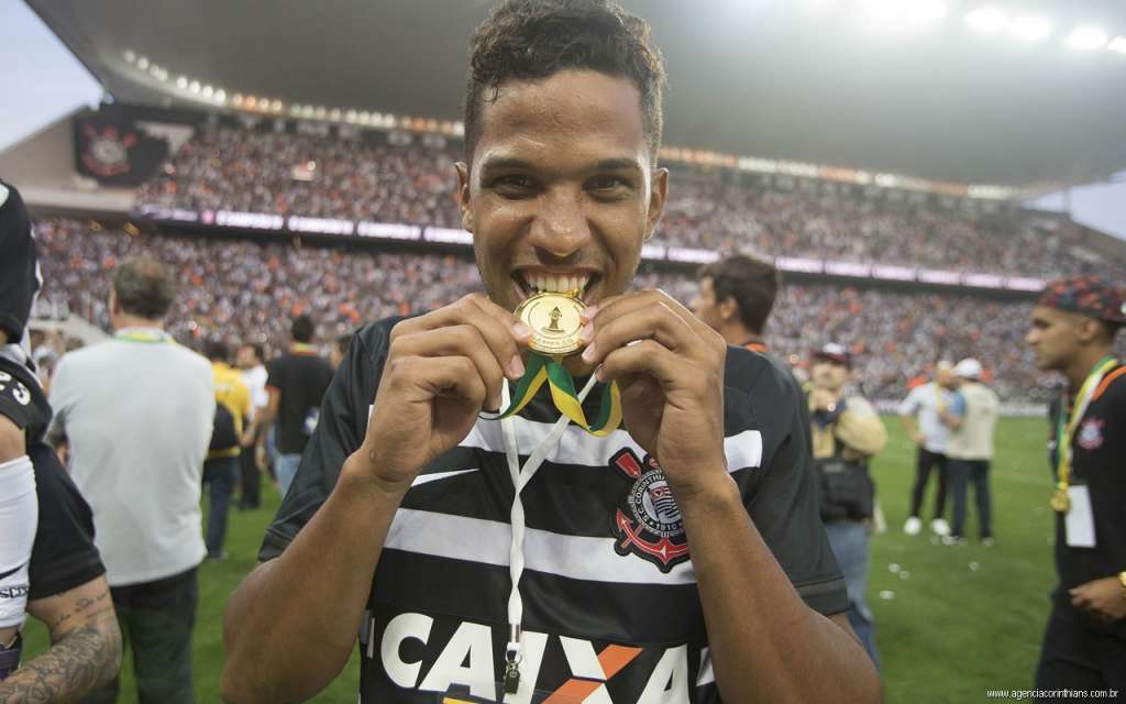 Yago, zagueiro do Corinthians, assina com a Ponte Preta por empréstimo