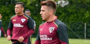 Lateral-esquerdo com Ceni, Buffarini diz que fica mais à vontade na direita do São Paulo