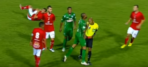 Paulistão: Suspenso por agredir árbitro, ex-zagueiro do Guarani acerta com Mirassol