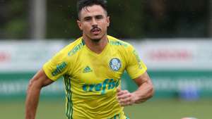 Ex-Cruzeiro supera concorrência e deve ser titular do ataque do Palmeiras na estreia