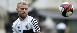 'Não tive aumento, eu resolvi ficar no Santos por conta própria', diz meia da Seleção