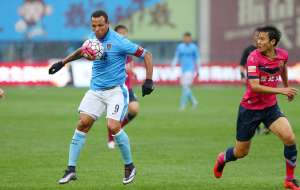 Vasco praticamente sai da briga e Ponte volta a sonhar com Luis Fabiano