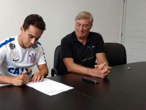 Paulistão: Jadson assina contrato e é oficializado no Corinthians