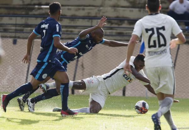 Lance do pênalti para o Corinthians gerou muita polêmica
