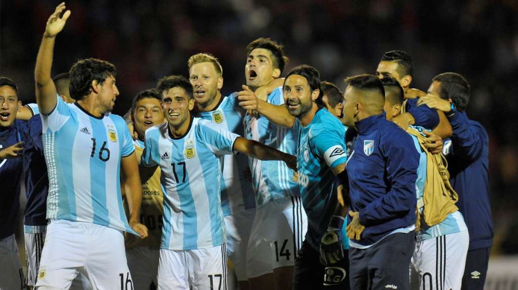 Atlético Tucuman com o uniforme da seleção argentina sub 20