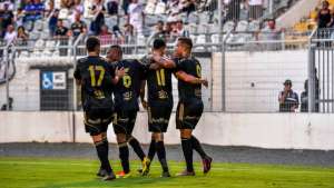 Após anunciar acerto, Corinthians desiste de William Pottker