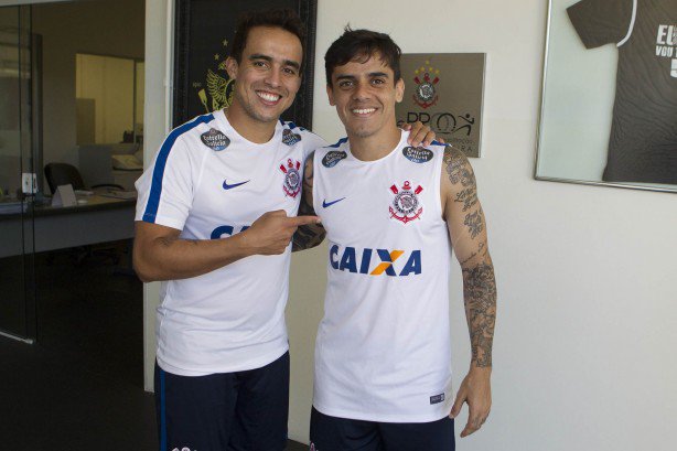 Paulistão: Jadson faz primeiro treino e já ouve piadas dos jogadores no Corinthians
