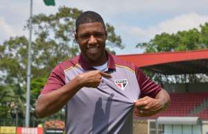 São Paulo oficializa contratação do volante Jucilei, ex-Corinthians