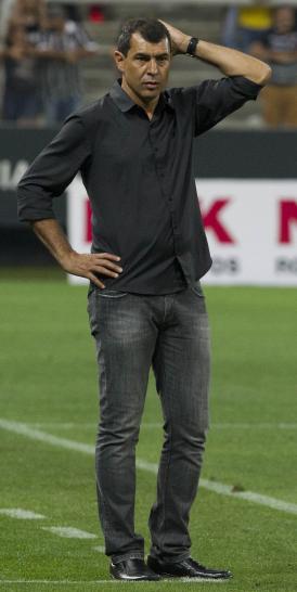 Carille e o desafio de acertar o Corinthians