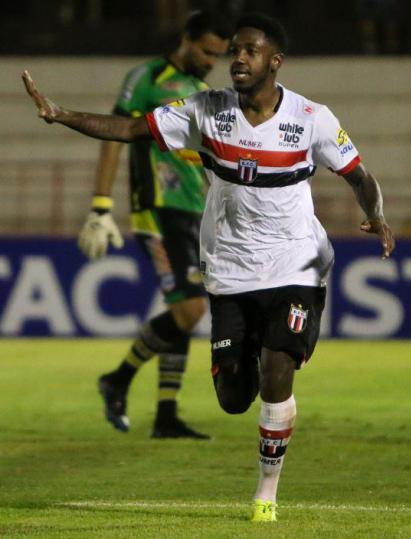 Francis: volta ao Botafogo e confirma fama de artilheiro