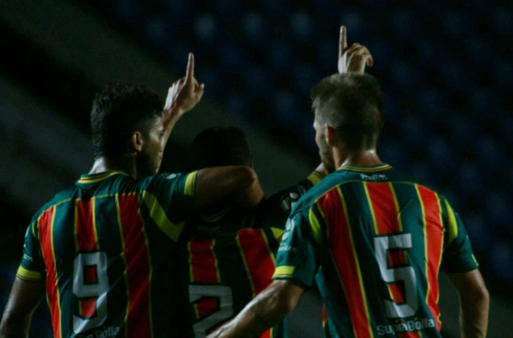 De virada, Sampaio Corrêa venceu o Juazeirense no Castelão