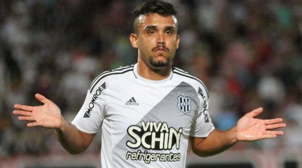 William Pottker ficou na meio da negociação de seu empresário e do Corinthians.