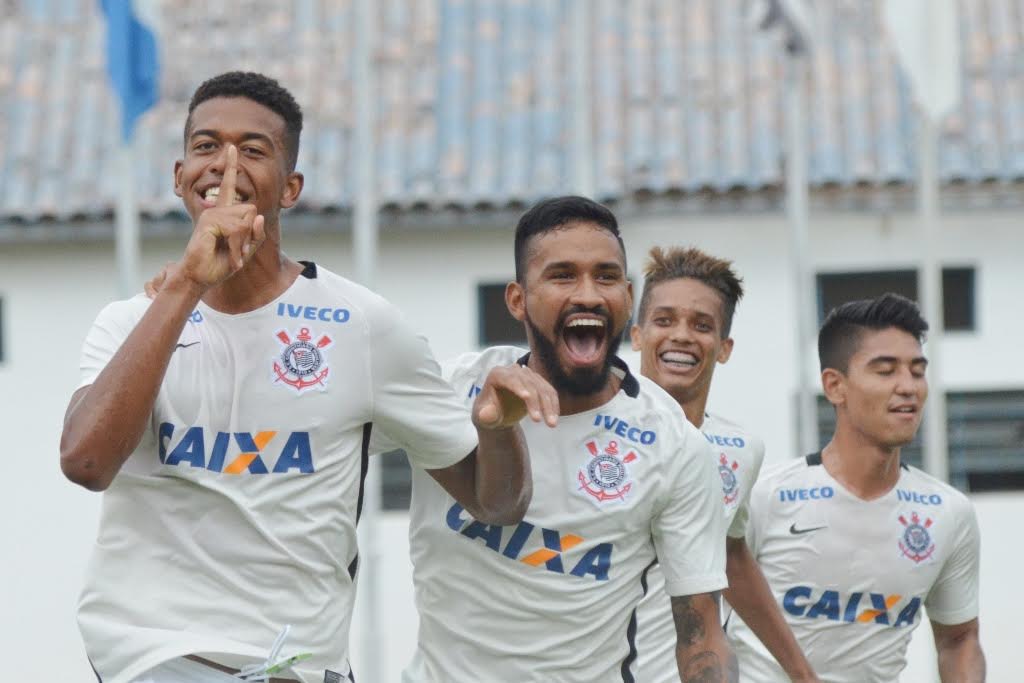Destaque corintiano na Copa São Paulo, Carlinhos passará por cirurgia no púbis