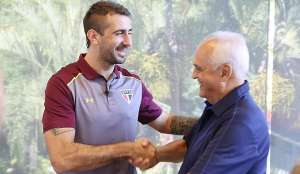 Ceni diz que Pratto pode estrear sábado e evita confirmar titularidade