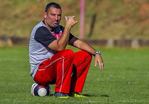 O técnico Guilherme Alves espera surpreender o Palmeiras na Arena Fonte Luminosa
