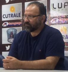 PC Oliveira tenta vingar como técnico de futebol