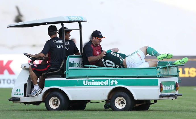 Já esperando o pior, Moisés deixou o campo chorando bastante