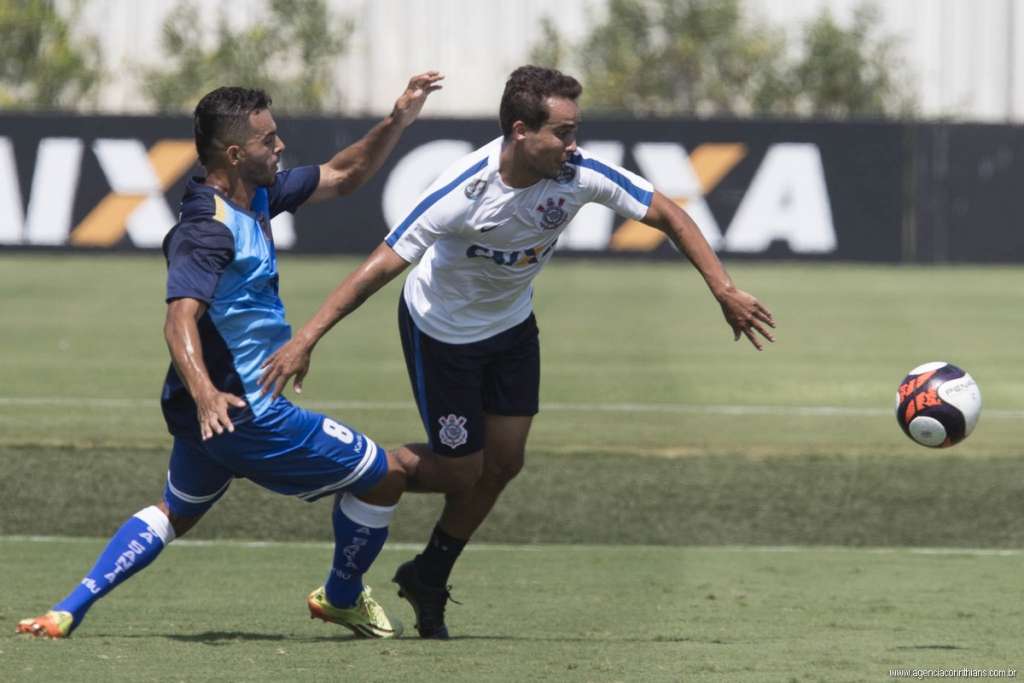 Jadson esteve em campo durante 45 minutos no jogo-treino contra o Água Santa