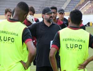 Paulistão: Elenco da Ferroviária comemora volta da confiança após vitória