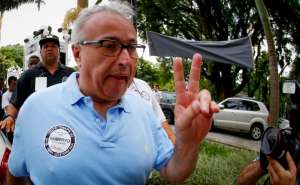 Sem sofrer impeachment, presidente projeta volta da credibilidade ao Corinthians