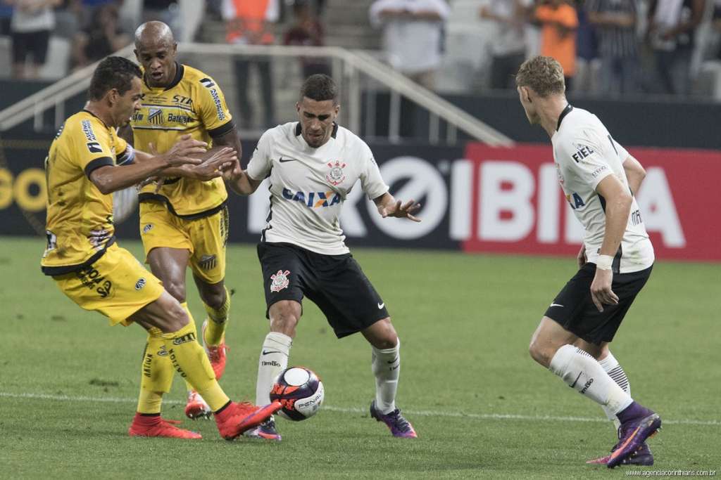 Gabriel tem mostrado muita raça no Corinthians