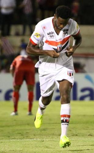 Francis fez dois gols e 'matou' o Audax no Santa Cruz