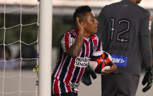 Paulistão: Ciente do assédio, São Paulo acerta renovação com Cueva até 2022