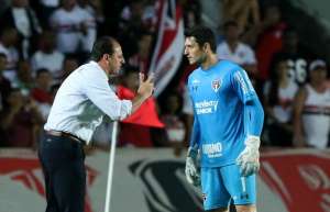 Rogério Ceni ganha elogios de candidatos à presidência do São Paulo